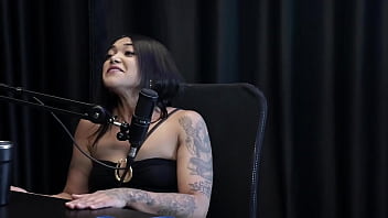 Morena Gostosa Fica De 4 Em Cima Da Mesa Para Mostrar Sua Bunda Depois De Falar Que Transou Perto Da Mãe E Em Quem Senta Jordanna Gomes Japa Joh Watch Sheer Red thumbnail