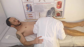 Enfermeira tem seu primeiro paciente de penis ereto