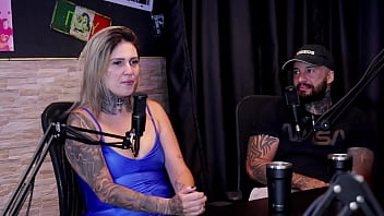 Ele tira o gozo de cima das mulheres e apesar de serem casados descobriram que são irmãos por parte de pai casal dna watch sheer red