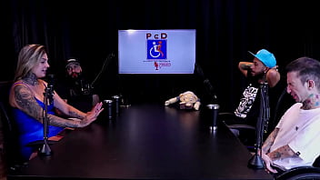 Ele tira o gozo de cima das mulheres e apesar de serem casados descobriram que são irmãos por parte de pai casal dna watch sheer red