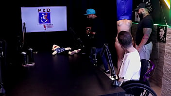 Ele tira o gozo de cima das mulheres e apesar de serem casados descobriram que são irmãos por parte de pai casal dna watch sheer red