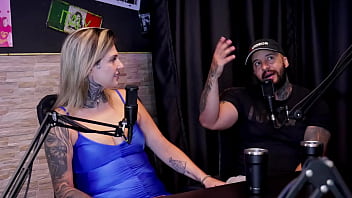 Ele tira o gozo de cima das mulheres e apesar de serem casados descobriram que são irmãos por parte de pai casal dna watch sheer red