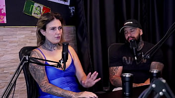 Ele tira o gozo de cima das mulheres e apesar de serem casados descobriram que são irmãos por parte de pai casal dna watch sheer red