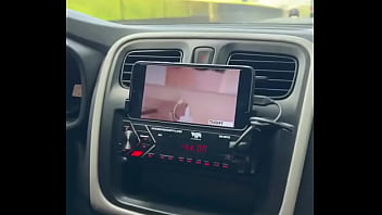 Colocamos um porno pra assistir enquanto viajávamos fiquei com tanto tesão que nem paramos o carro pra aprontar Colocamos um porno pra assistir enquanto viajávamos fiquei com tanto tesão que nem paramos o carro pra aprontar