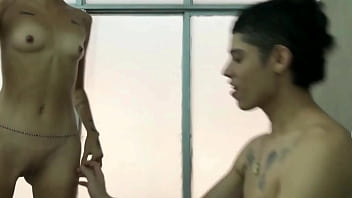 Ella quería ver lo duro que podía correrme de su mamada y se esforzó muy duro para entregar el placer