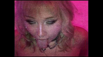 Pierced hottie venus rivers spreads her legs for a creampie