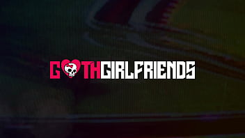 Pierced hottie venus rivers spreads her legs for a creampie