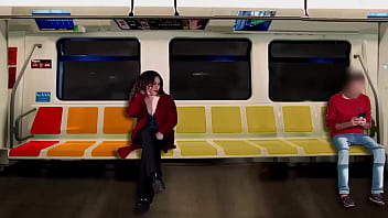 Masturbo a un desconocido en el tren mientras mi esposo filma todo
