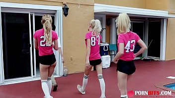 4 babes getting banged by two dudes