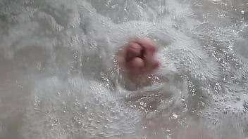 Amateur cock playing in the jet tube