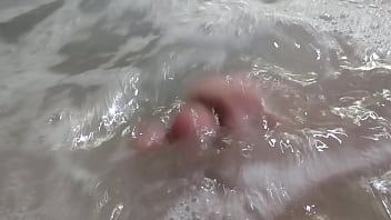 Amateur cock playing in the jet tube