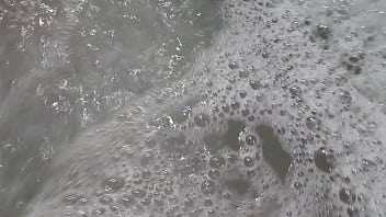 Amateur cock playing in the jet tube