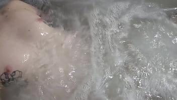 Amateur cock playing in the jet tube