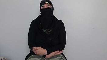 Big Tits Arab Milf Works As A Prostitute In New York City thumbnail