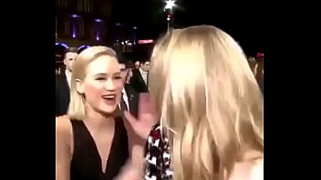 Sexy girls tongue kissing