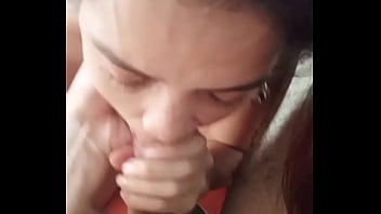 A mi novia le encanta chuparme las bolas