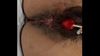 Catalina Con Su Chupete Por Todos Lados thumbnail