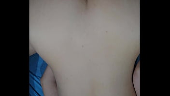 Entregando la colita su primer anal