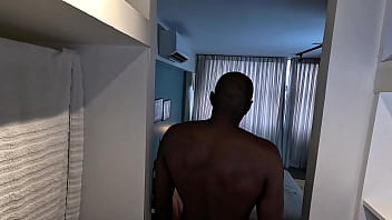 Neg o ficou observando novinha ate comer ela