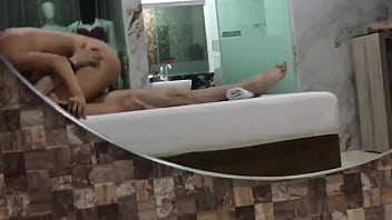 Sentado e filmando pro corno