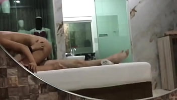 Sentado e filmando pro corno