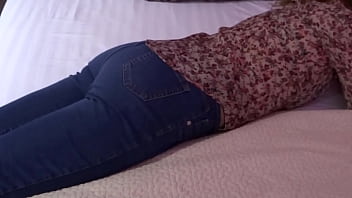 At the motel i put vaseline on my pussy to resist my boss's big cock