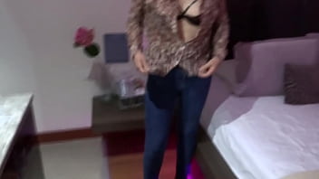 At the motel i put vaseline on my pussy to resist my boss's big cock