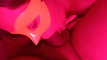 Me quede sin money y la dueña del bar me invito a su habitación especial me chupo la verga hasta tragarse mi leche semen por dinero 3