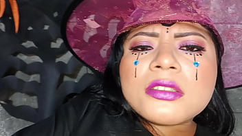 Uma bruxa pervertida prepara uma poção para seu chefe e o fode como um escravo a vagabunda o usa de forma safada para satisfazer os desejos de sua vagina molhada Uma bruxa pervertida prepara uma poção para seu chefe e o fode como um escravo a vagabunda o usa de forma safada para satisfazer os desejos de sua vagina molhada