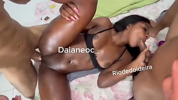 Que delícia fico cheia de tesão enquanto um me soca gostoso enquanto mamo Que delícia fico cheia de tesão enquanto um me soca gostoso enquanto mamo