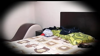 Universitaria chilena miranda le encanta mamar verga de sus amigos