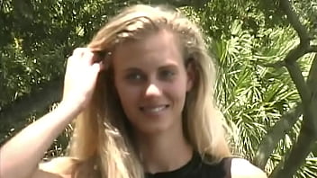 Housewife shows her pussy outside Housewife shows her pussy outside