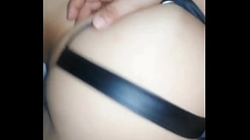 Despierto a mi hermanastra con mi verga en su boca