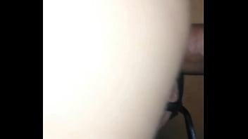 Despierto a mi hermanastra con mi verga en su boca