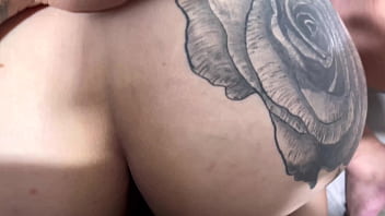 Eu e minha meia irma estevamos se chupando gostoso quase gozando ae chegou meio irmao e fodeu eu ela de baixo do corbeto na minha buceta e no cuzinho dela ate gozar dentro bem gostoso