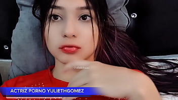 Omg watch this video leaked by the university 18 year old girl records herself and shows her pussy casero real