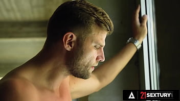 Natural beauty loves filling her ass with big cock