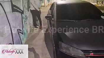 Amigo bbc pirocudo da carona para esposa do melhor amigo nao guenta de tanto tesao e fode com a safada no meio da rua e ainda come o cuzinho marido corno fica cheia de tesão