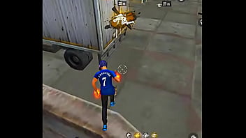 Kidbengala macetando novinhaenquanto da risada e fica de quatro