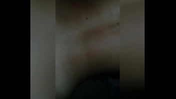 Le meto toda la verga y me vengo en su espalda