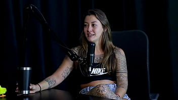 Safada Faz Um Stripper Bem Sensual Mostrando Seus Peitos Depois De Falar Que Nunca Sugeriu Uma Transsexual E Quando Perdeu A Virgindade Flor De Damiana Watch Sheer Red thumbnail