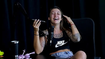 Safada Faz Um Stripper Bem Sensual Mostrando Seus Peitos Depois De Falar Que Nunca Sugeriu Uma Transsexual E Quando Perdeu A Virgindade Flor De Damiana Watch Sheer Red thumbnail
