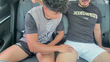 Después Del Partido Mi Amigo Se Puso Caliente Y Me Tocó Darle Placer A Su Pene Hasta Sentir Su Leche Dentro De Mi thumbnail