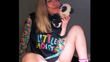 Bonneyuwu 15 08 pijama masturbacion dildo y peluche