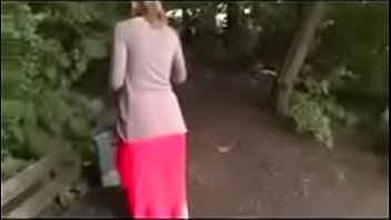 Couple fucking op bankje in het park