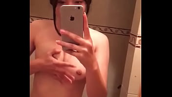 Chica De 18 Baila Para Su Novio Frente A La La Camara thumbnail