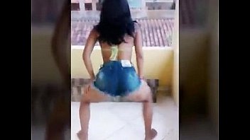 Novinha gostosa dançando funk