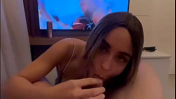 Loira gostosa dando aquela engasgada na pica pra sentir sem capa