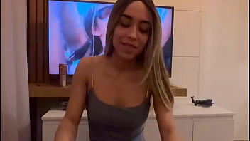 Loira gostosa dando aquela engasgada na pica pra sentir sem capa