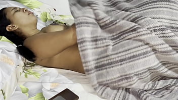 ¿que Estas Haciendo Hermano La Hermanastra Fue Engañada Por Su Hermanastro Ella Pensó Que él Era Su Novio thumbnail